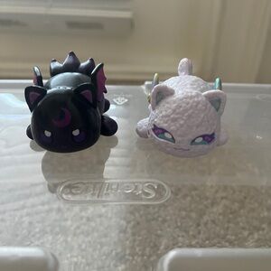 Aphmau Vinyl Cat Figurine Set of 2